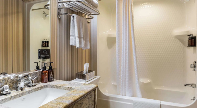 Двухместный номер Standard Traditions Hotel & Spa Johnson City - Binghamton, an Ascend Collection Hotel