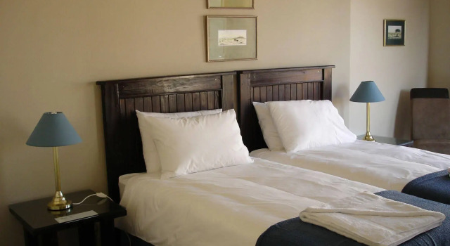 Cornerstone Guesthouse, Rezervați Bed and Breakfast Swakopmund Namibia, aproape de Marine Denkmal