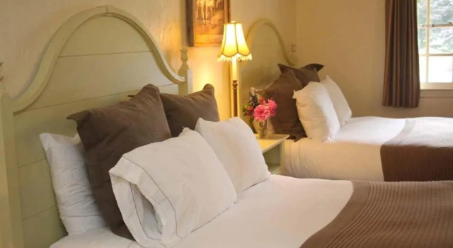 Четырёхместный номер Standard Hillwinds Inn - Blowing Rock