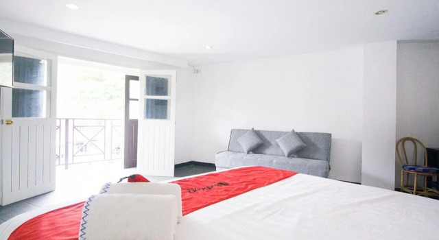 RedDoorz Premium near Senggigi Beach
