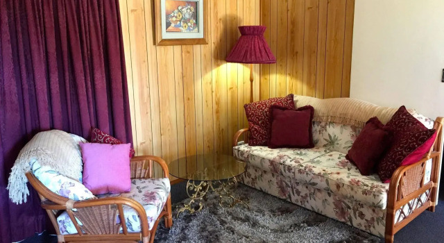 Clare Valley Cabins, Book Hotel Clare 