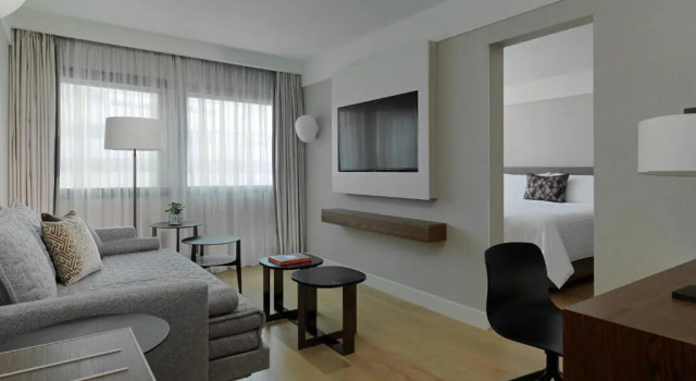 Двухместный люкс c 1 комнатой с видом на внутренний двор Athens Marriott Hotel