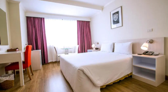 Номер Deluxe Elizabeth Hotel