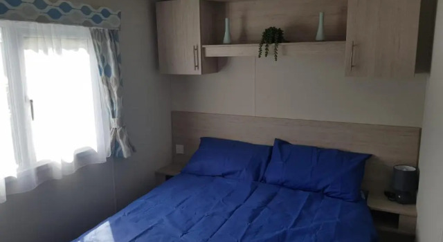 Lodge - Sleeps 8 - Parking, Wifi,