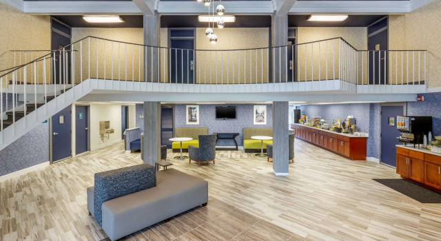Quality Inn & Suites Apex - Holly Springs NC, Забронировать Отель Апекс Raleigh-Durham Metropolitan Area