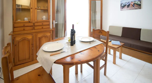 Apartamentos Mar Blanca by Mauter Villas, Varaa Huoneisto Santandria Baleaarit