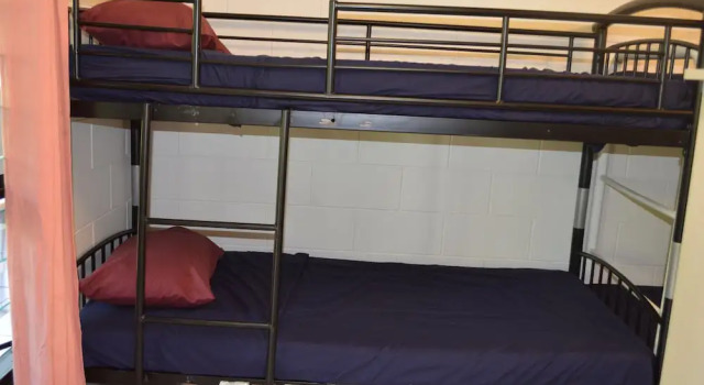 Кровать в общем номере (женский номер) Frogshollow Backpackers