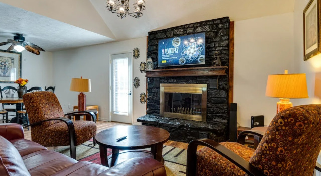 Апартаменты с 2 комнатами с балконом Lawrence Vacation Rental ~ 12 Mi to Indianapolis!