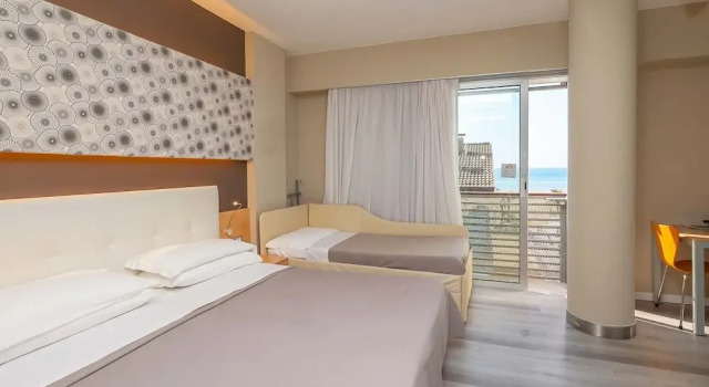 Трёхместный номер Standard с балконом и с видом на море Hotel Rosanna 3 Stelle Superior