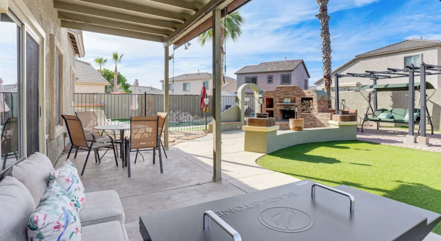 Коттедж Heated Pool, Pets Welcome: Surprise Snowbird Haven