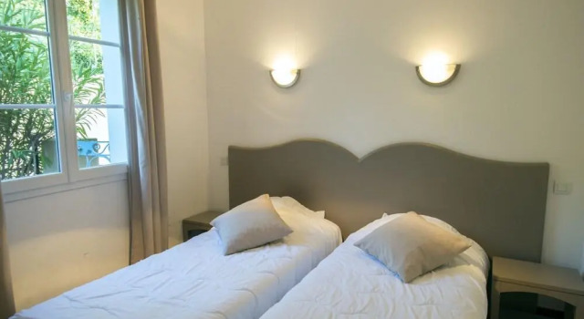Lagrange Vacances - Le Domaine L'Eilen, Забронировать Отель Отели Кавалер-сюр-Мер 4 звезды, 4*