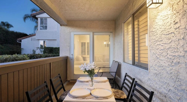 Апартаменты c 1 комнатой Walk to Beach Pool, Hot Tub, Private Patio, Parking Seabreeze Retreat