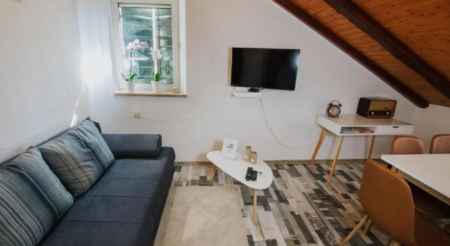 Апартаменты Цокольный этаж с красивым видом из окна Apartment Toma