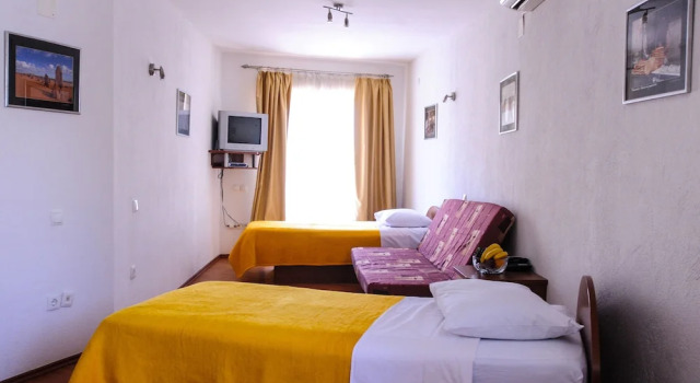 Четырёхместный номер Comfort с балконом Hotel Prvan