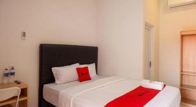Suite RedDoorz near Kawasan Simpang Lima Area
