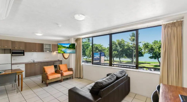 Suite Waters Edge The Strand
