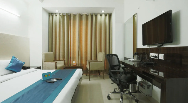 FabHotel Exotica Noida Expressway