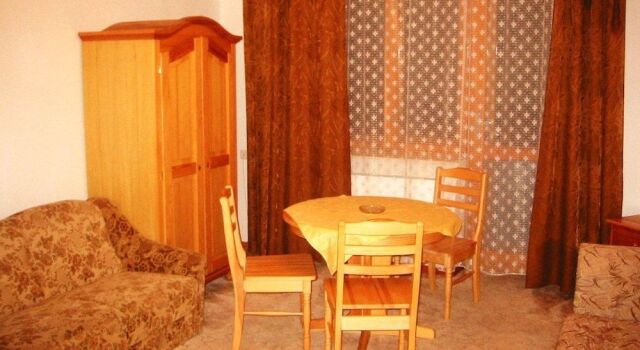 Centrum Konferencyjno-Rekreacyjne Czarna, Prenota Hotel Hotel a Precarpazi con piscina, Piscina