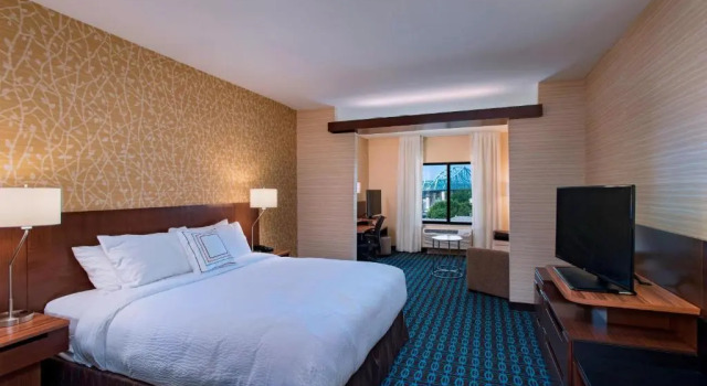 Люкс Fairfield Inn & Suites by Marriott La Crosse Downtown