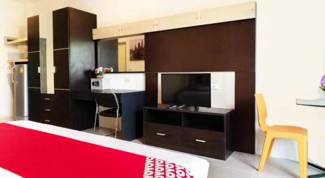 Номер Standard с балконом OYO 792 Omsaga Phuket Hotel
