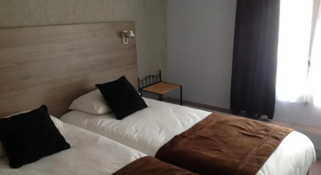 Hôtel LUnivers, Забронировать Отель Отели в центре Шательро с завтраком, отели в центре Шательро с завтраком