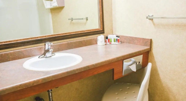 Четырёхместный номер Standard Stony Plain Inn & Suites