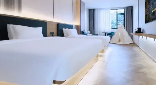 Семейный тент Squirrel Smart Hotel (Foshan Qiandeng Hunan Gui Road Subway Station Branch)