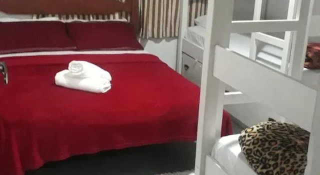 Golfinho Hostel, Забронировать Хостел Отели Арраял-ду-Кабу с парковкой, рядом с Arraial do Cabo City Hall, Парковка