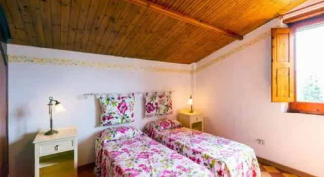Nicolò, Book Hotel Brivadi 