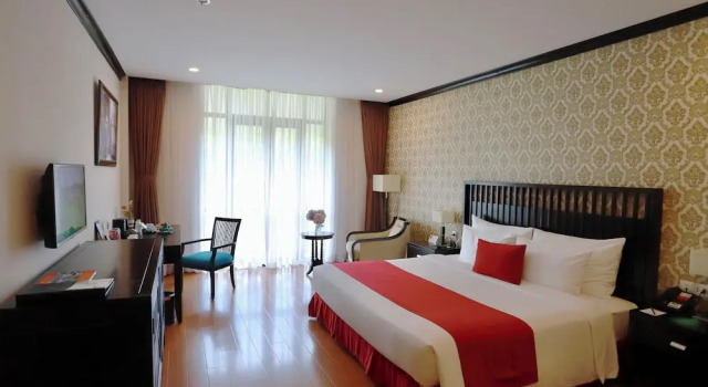 Двухместный номер Deluxe с балконом и с видом на горы Swiss-Belresort Tuyen Lam