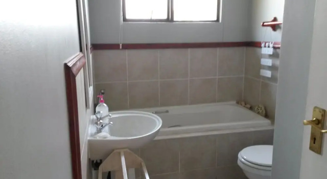 Семейный номер Standard с красивым видом из окна African Sun Guest House