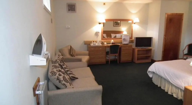 The Red Lion Tavern, Book Hotel Fochabers Moray