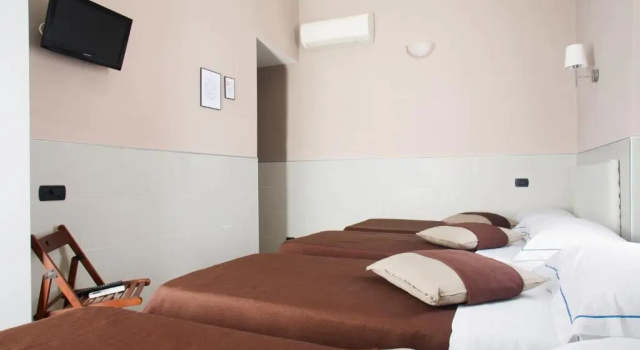 Четырёхместный номер Economy Hotel Indipendenza