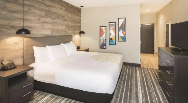 Номер Standard La Quinta Inn & Suites by Wyndham Locust Grove