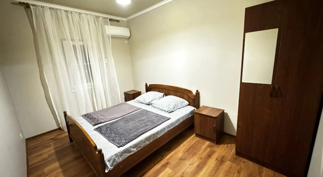 Camera Economy Three_L Guest house