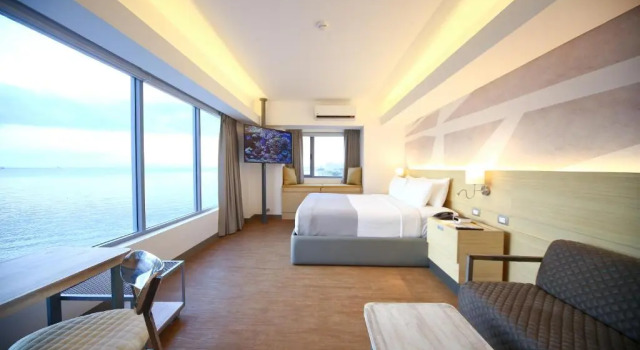 Люкс TRYP by Wyndham Mall of Asia Manila