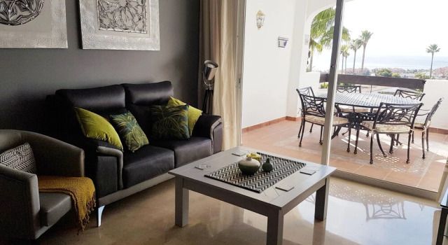 Modern 2 Bed ,2 bathroom refurbished apartment , outstanding sea and golf views