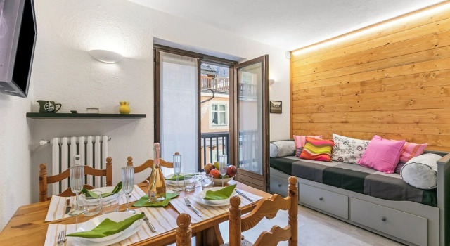 Апартаменты Standard Rochebrune Apartments in Ski Resort