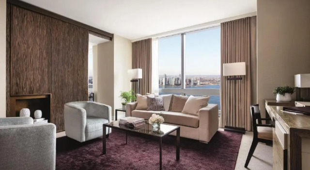 Люкс Skyline View с 2 комнатами The Dominick Hotel