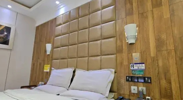 Люкс Business Jiayuan Business Hotel (Puyang Daqing Road Third Senior High School)