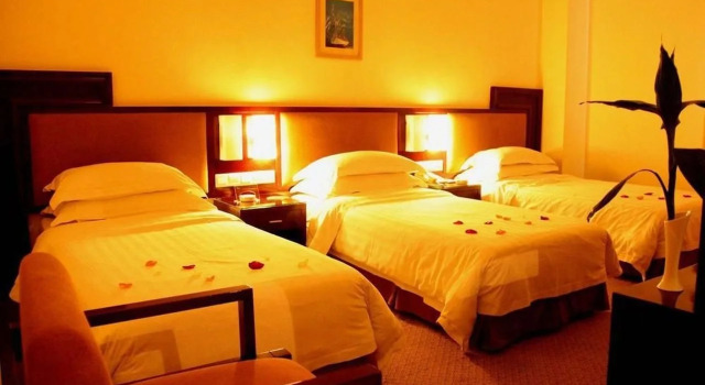 Hong Ye Hotel, Забронировать Отель Отели Гуанчжоу 3 звезды, рядом с Guangzhou Baiyun Wanda Plaza, 3*