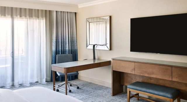 Двухместный номер Deluxe с балконом и с видом на бассейн The Westin La Paloma Resort & Spa