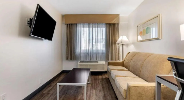 Двухместный люкс c 1 комнатой Quality Inn Burbank Airport