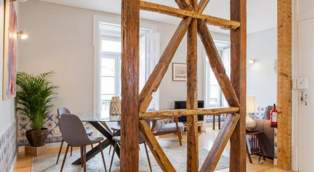 Alfama St George Castle District Fabulous 3 Bedrooms 2 Bathrooms AC Balcony 1st floor Apartment 19th Century Building