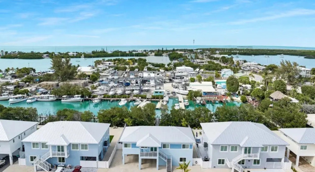Коттедж Blue Pearl Waterfront Oasis w Pool 70 Dock