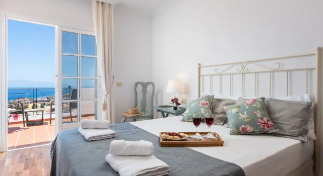 Вилла Villa Atlantic View with Jacuzzi