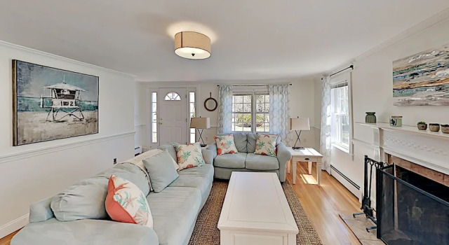 Renovated Retreat - Near Beaches & Town 5 Bedroom Home, Book Hotel Hyannis Cape Cod