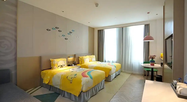 Трёхместный номер Standard Holiday Inn Shanghai Dishui Lake by IHG