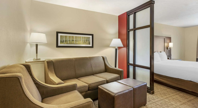 Двухместный люкс Comfort Suites East Lincoln - Mall Area