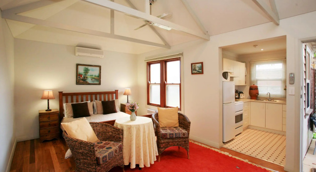 Коттедж The Bank Guesthouse